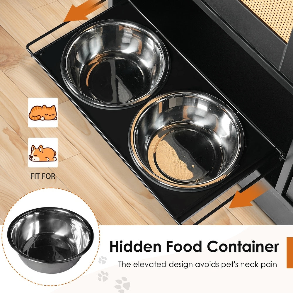 Feeding Station With 2 Lockers