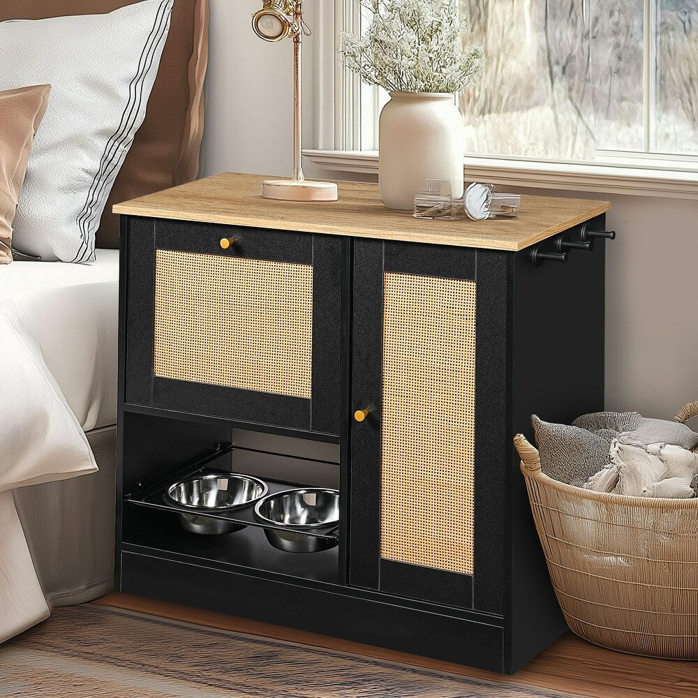 Feeding Station With 2 Lockers